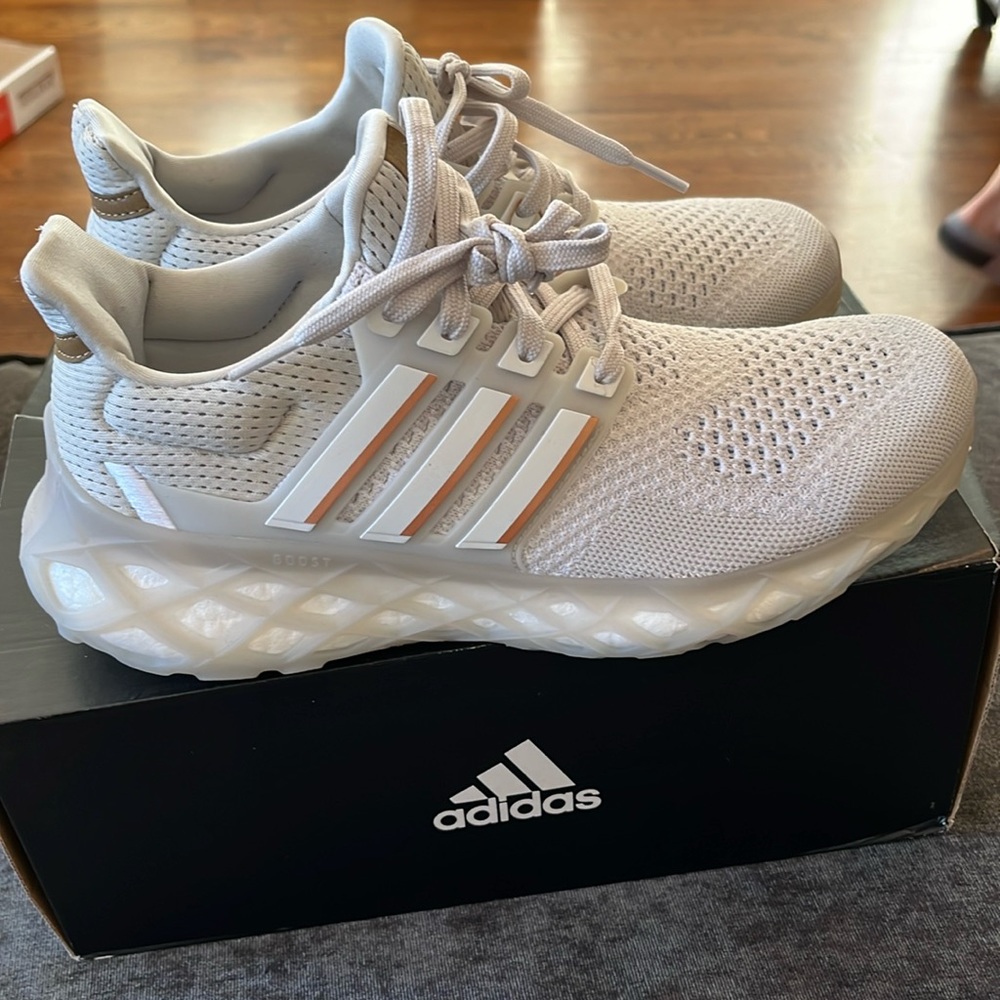 Adidas Ultraboost 5.0 DNA white/black- size 7.5 Men’s/8.5 women